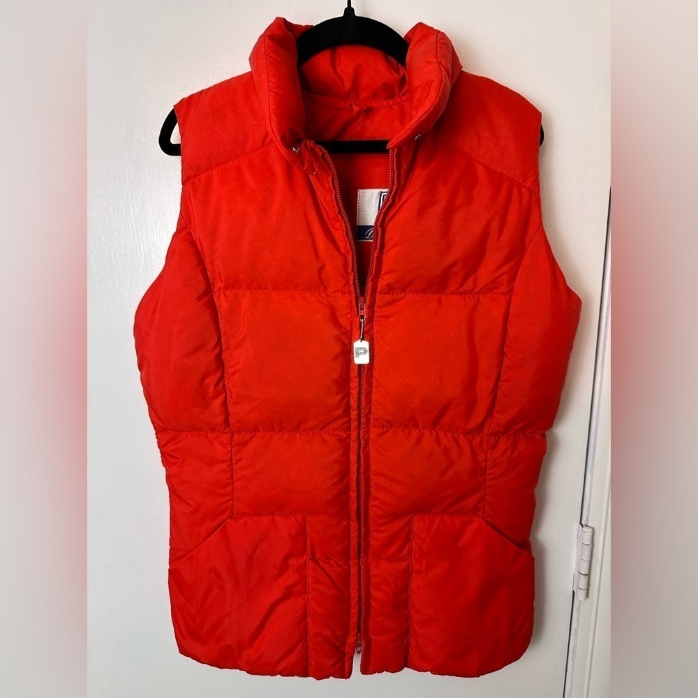 Red Down-filled Puffer Sleeveless Vest Front Zipper Closure two pockets Small